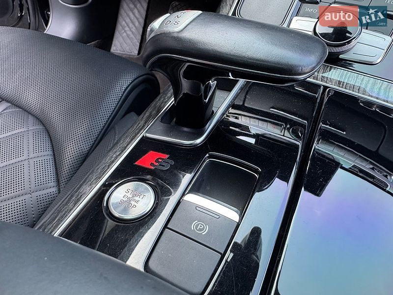 Седан Audi A8 2015 в Тернополе