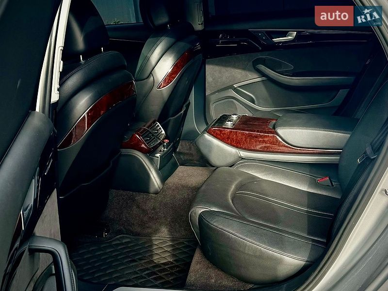 Седан Audi A8 2012 в Кам'янському