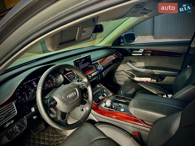 Седан Audi A8 2012 в Кам'янському