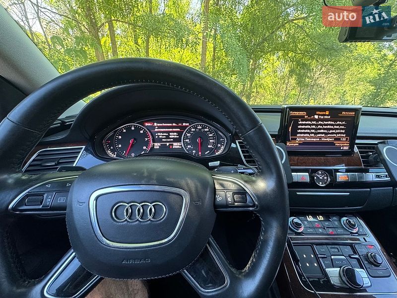 Седан Audi A8 2012 в Каменском