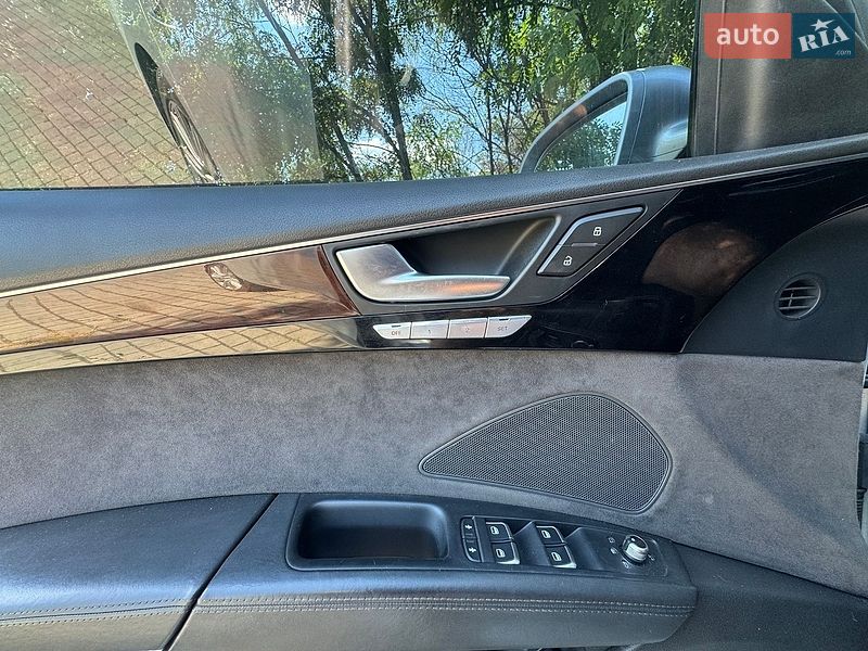 Седан Audi A8 2012 в Каменском