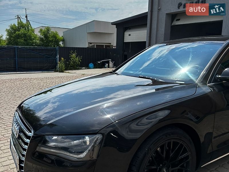 Седан Audi A8 2012 в Львові