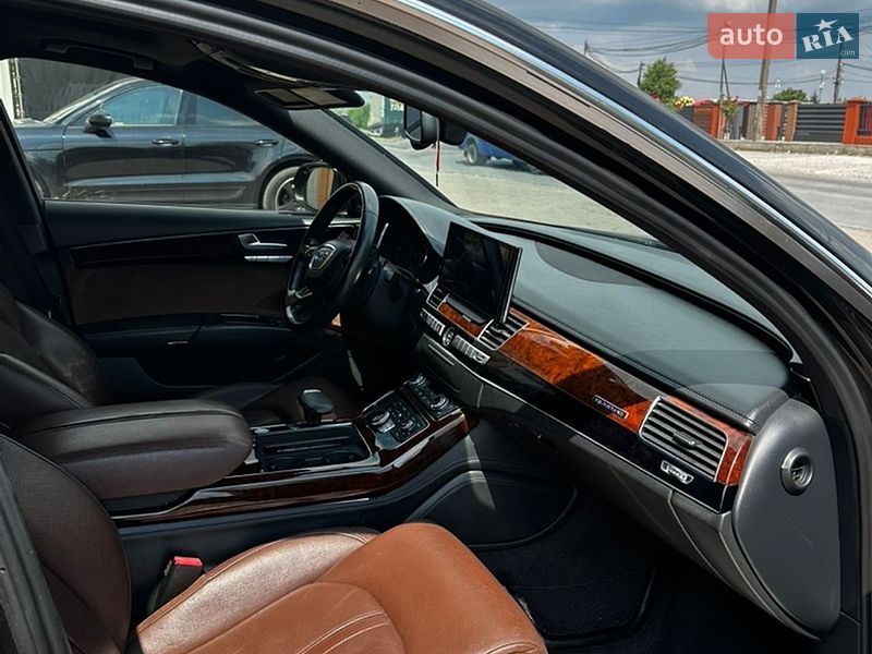 Седан Audi A8 2012 в Львові