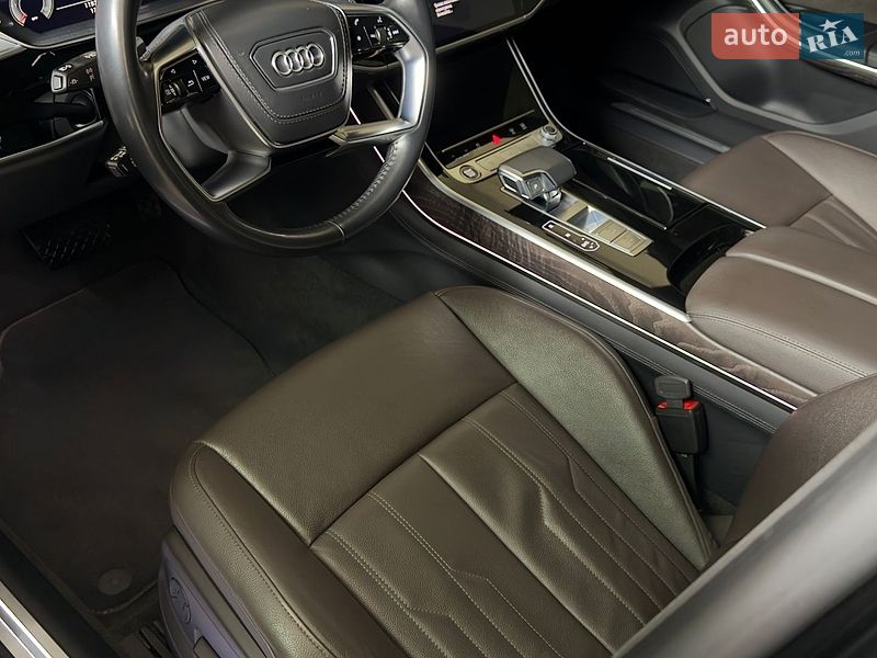 Седан Audi A8 2021 в Вінниці