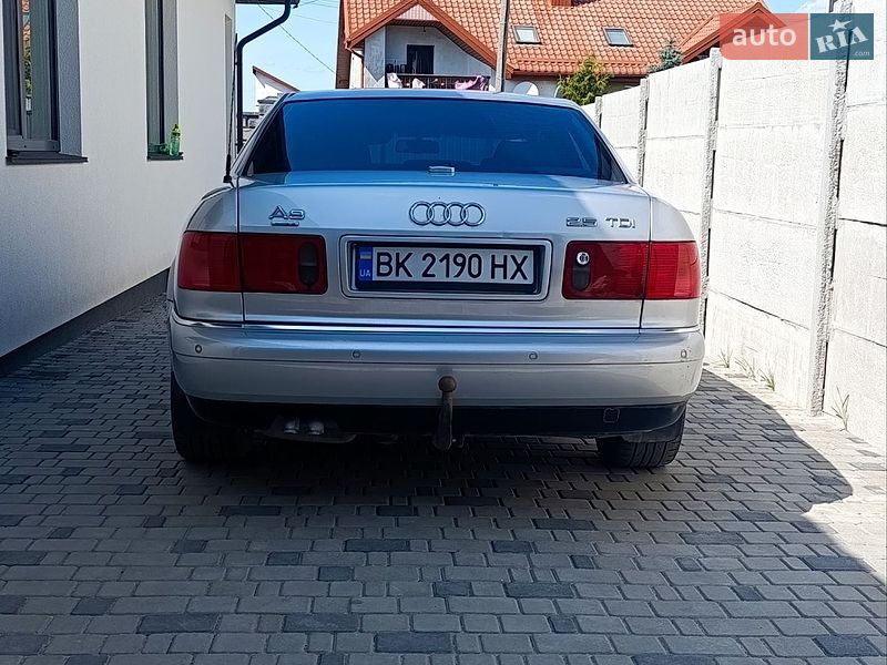 Седан Audi A8 2000 в Здолбунове