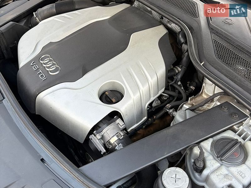 Седан Audi A8 2012 в Одессе