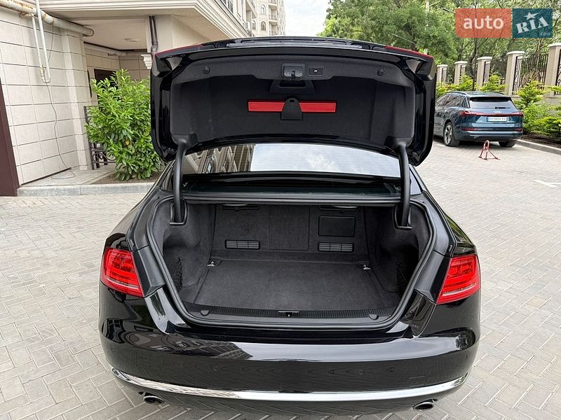 Седан Audi A8 2012 в Одессе