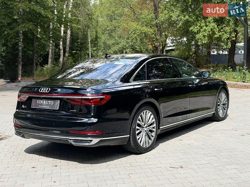 Седан Audi A8 2018 в Тернополі