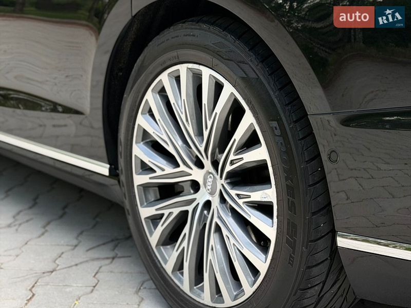 Седан Audi A8 2018 в Тернополі