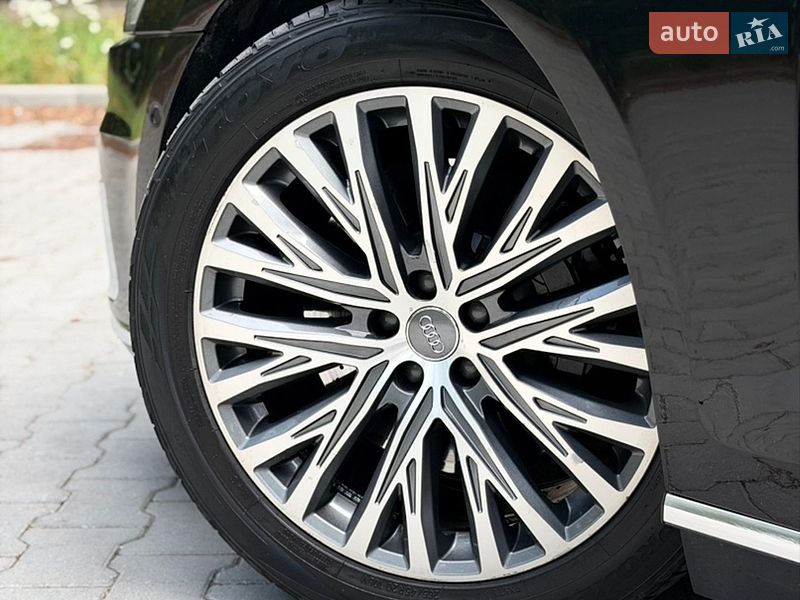 Седан Audi A8 2018 в Тернополі
