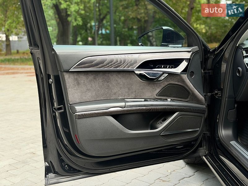 Седан Audi A8 2018 в Тернополі