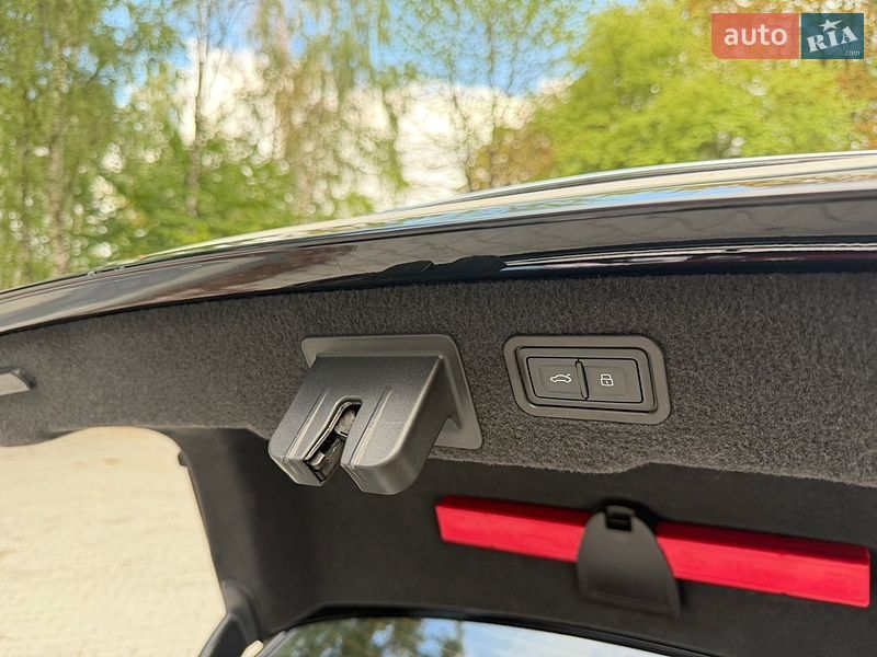 Седан Audi A8 2018 в Тернополі
