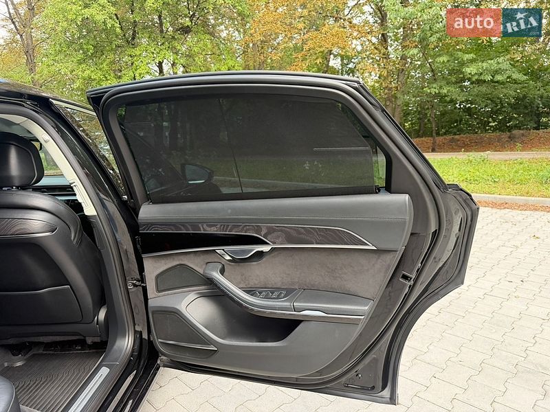 Седан Audi A8 2018 в Тернополі
