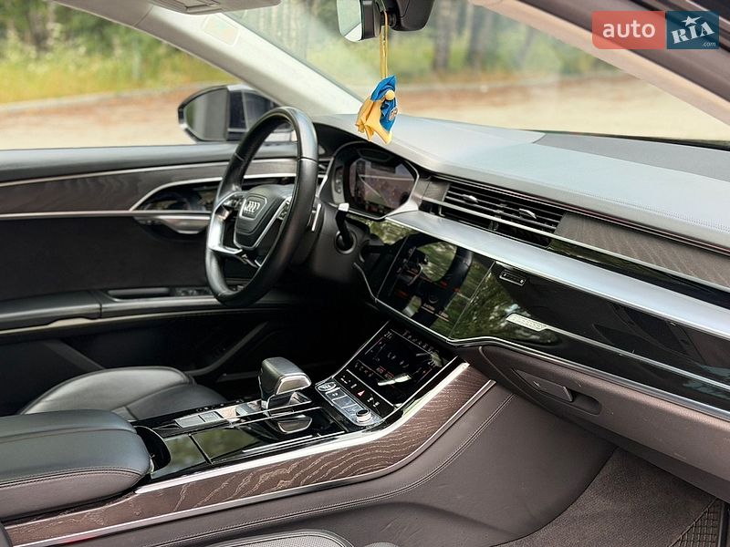 Седан Audi A8 2018 в Тернополі