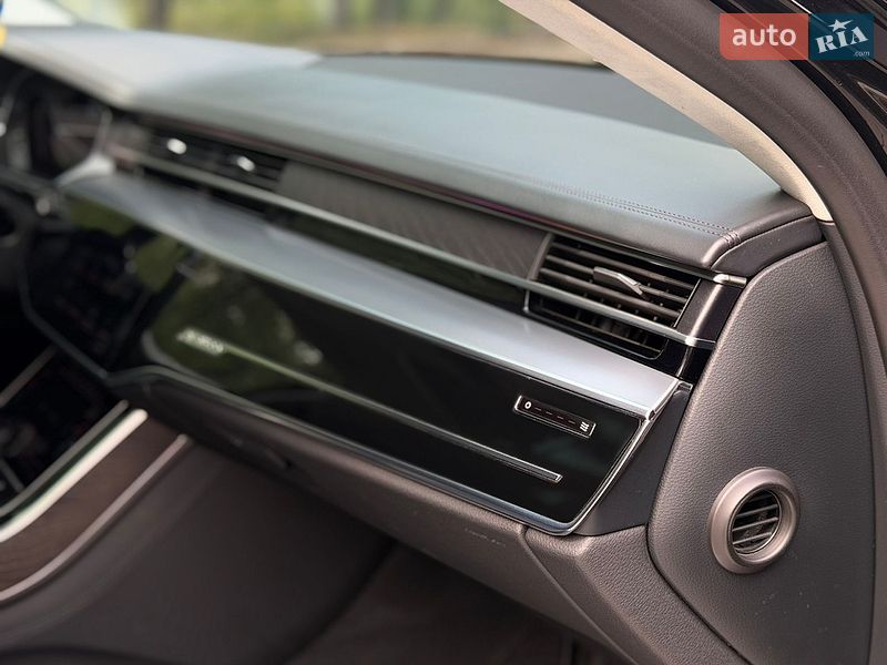 Седан Audi A8 2018 в Тернополі