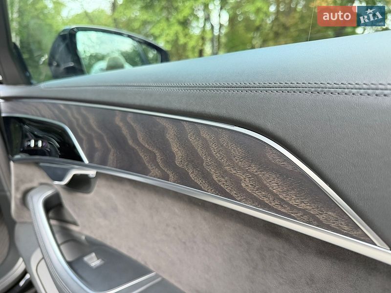 Седан Audi A8 2018 в Тернополі