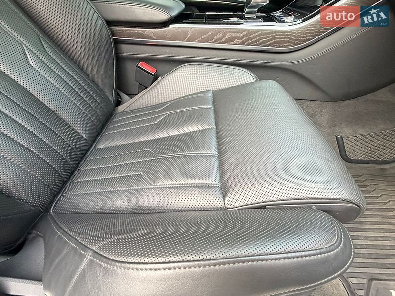 Седан Audi A8 2018 в Тернополі
