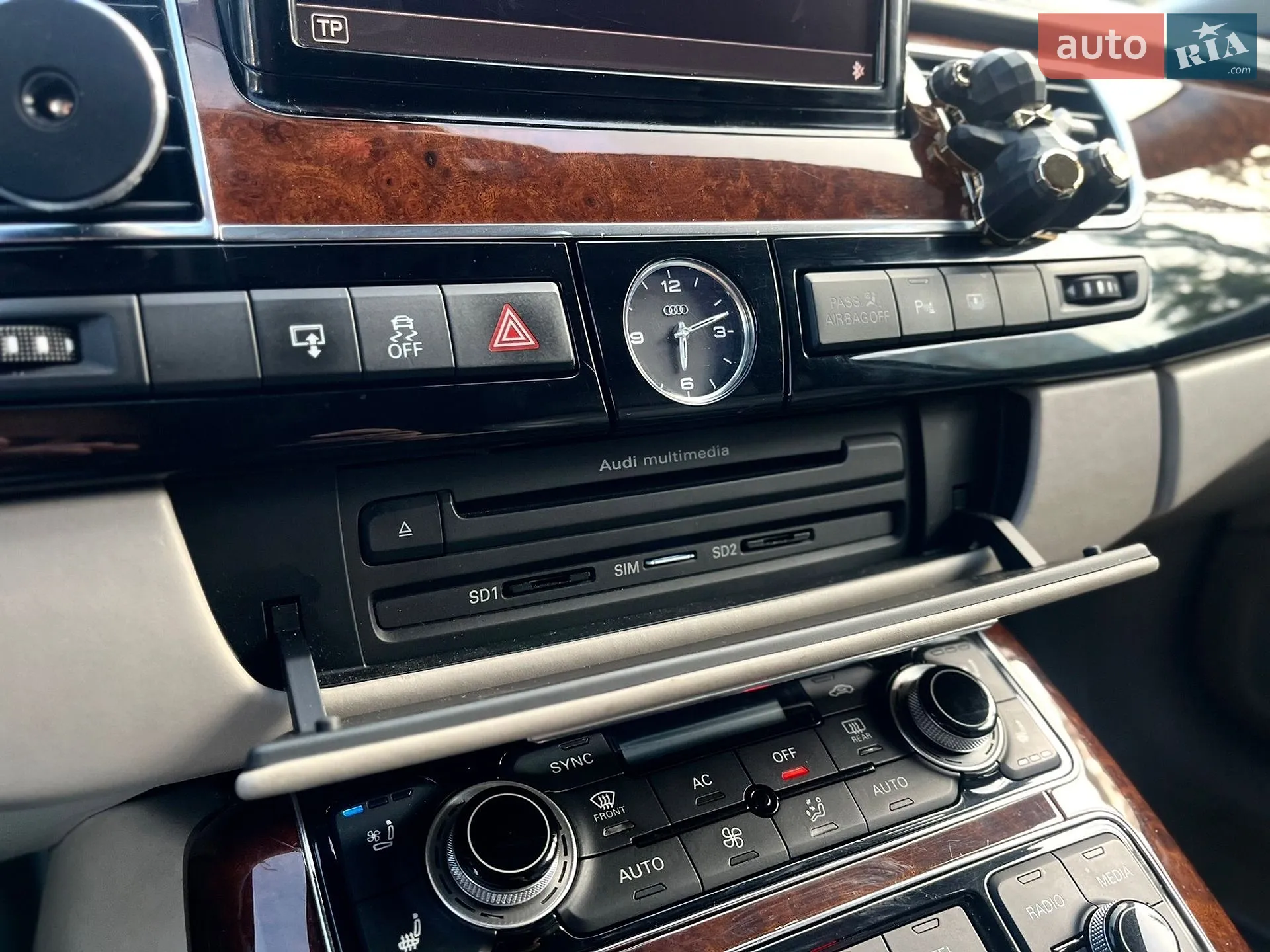 2010 Audi A8 - мініатюра 51