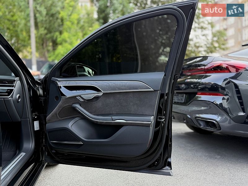 Седан Audi A8 2020 в Киеве