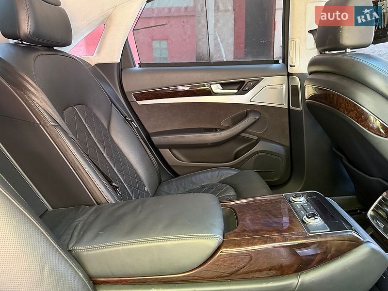 Седан Audi A8 2011 в Хмельницькому