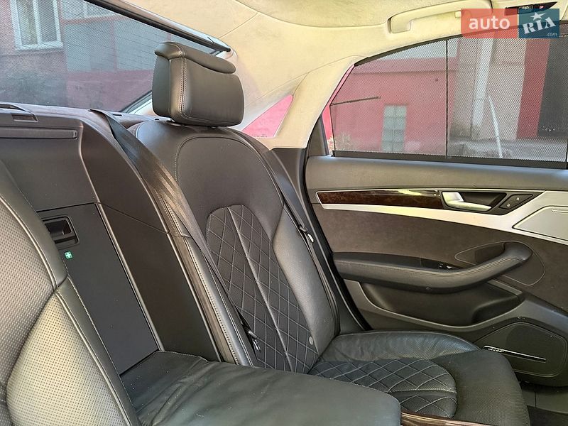 Седан Audi A8 2011 в Хмельницькому