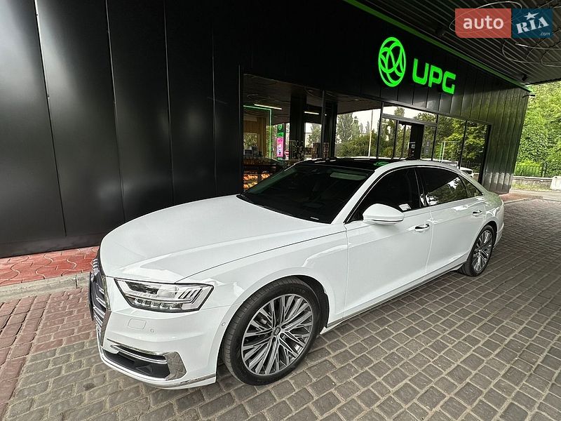 Седан Audi A8 2018 в Киеве фото Седан Audi A8 2018 в Киеве