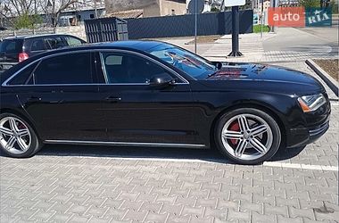 Седан Audi A8 2012 в Новоселице