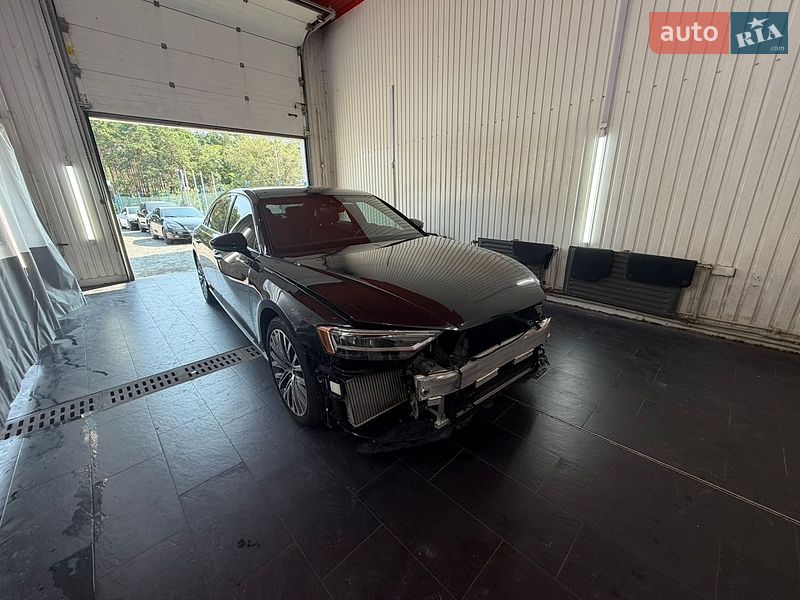 Седан Audi A8 2019 в Киеве