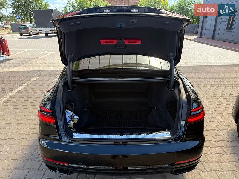Седан Audi A8 2020 в Кривому Розі