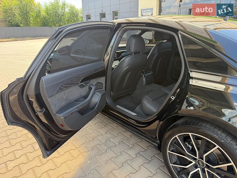 Седан Audi A8 2020 в Кривому Розі