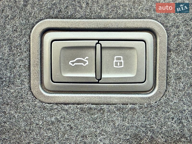 Седан Audi A8 2020 в Кривому Розі