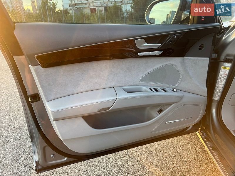 Седан Audi A8 2013 в Киеве