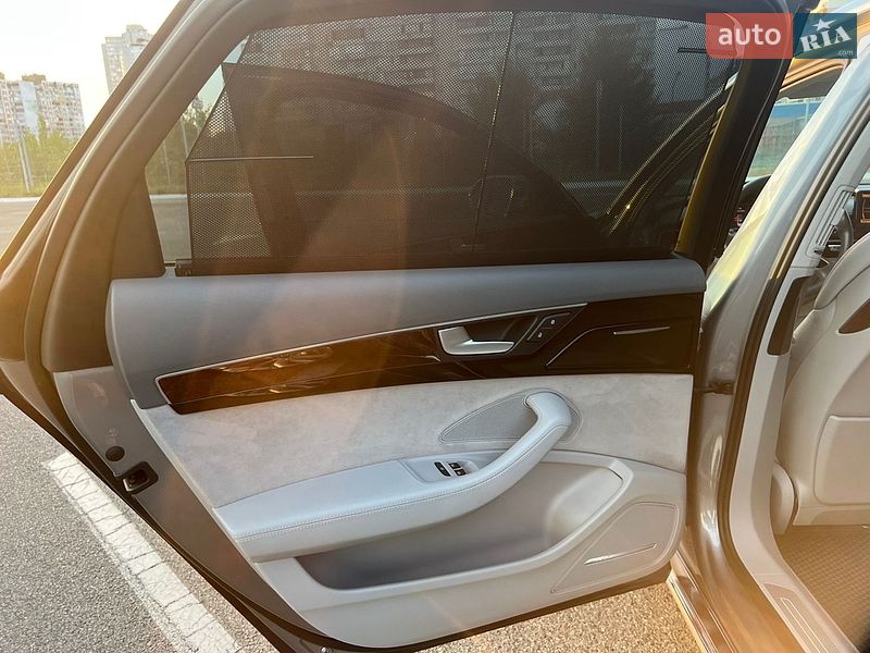 Седан Audi A8 2013 в Киеве
