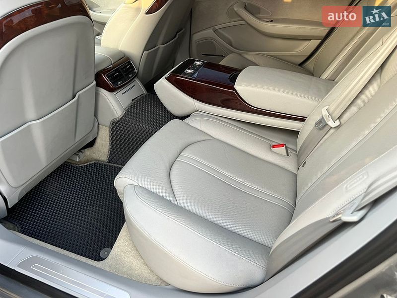 Седан Audi A8 2013 в Києві