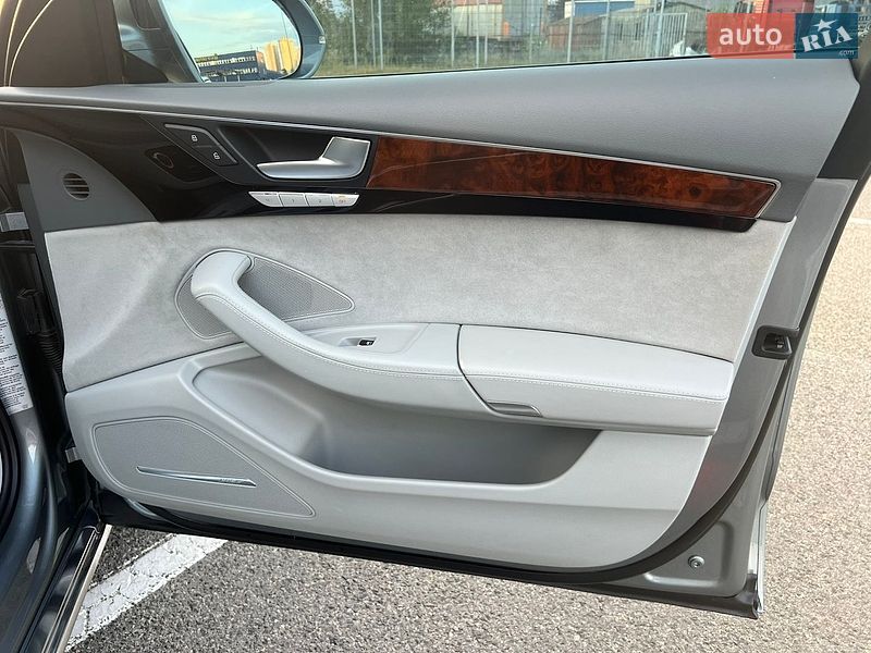 Седан Audi A8 2013 в Киеве