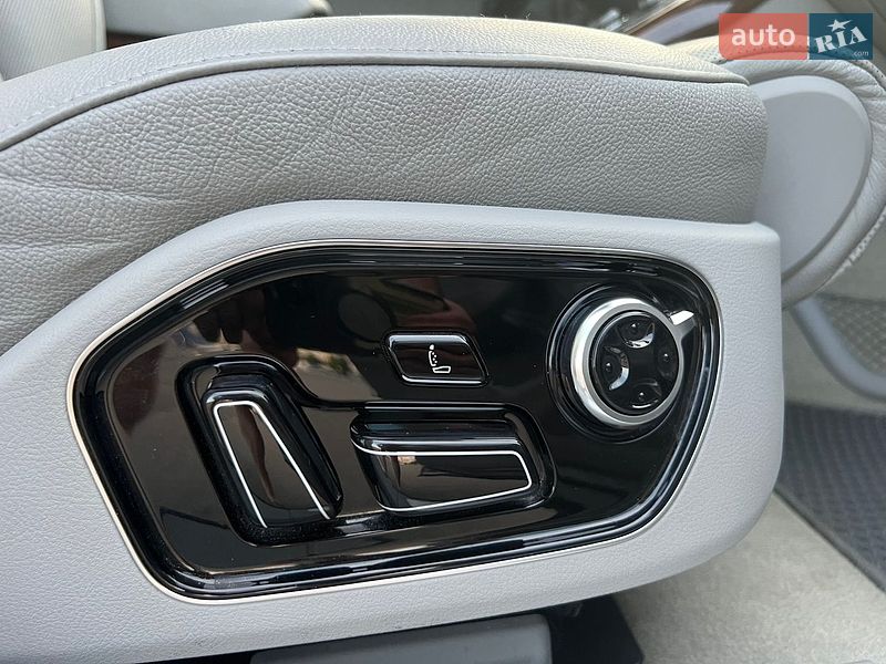 Седан Audi A8 2013 в Киеве