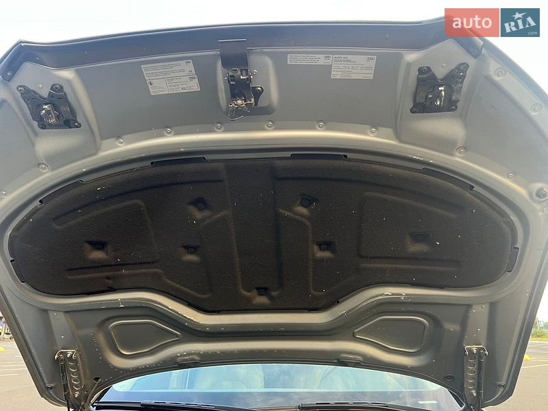 Седан Audi A8 2013 в Киеве