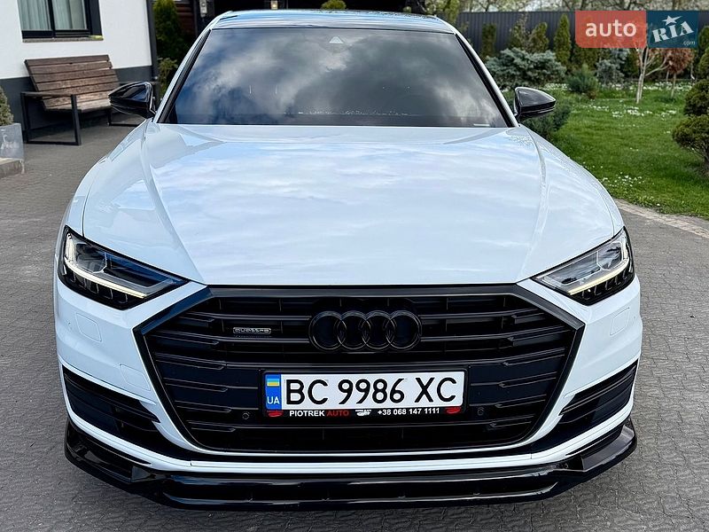 Седан Audi A8 2018 в Львові