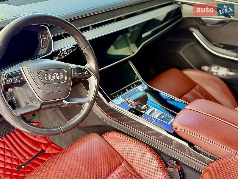 Седан Audi A8 2018 в Львові