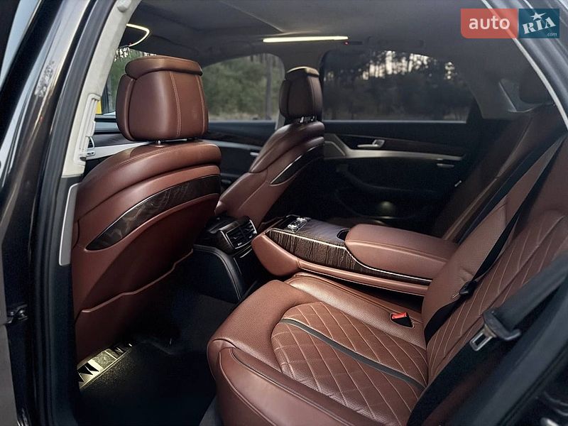 Седан Audi A8 2015 в Киеве