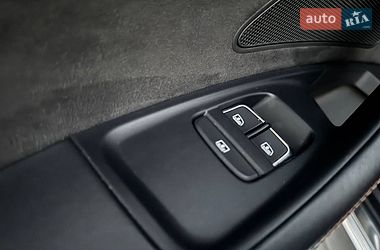 Седан Audi A8 2015 в Киеве