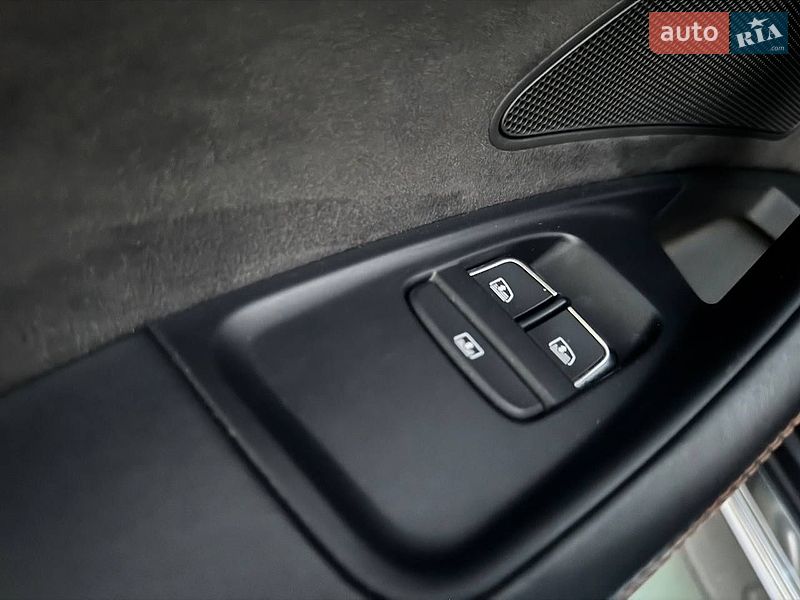 Седан Audi A8 2015 в Киеве