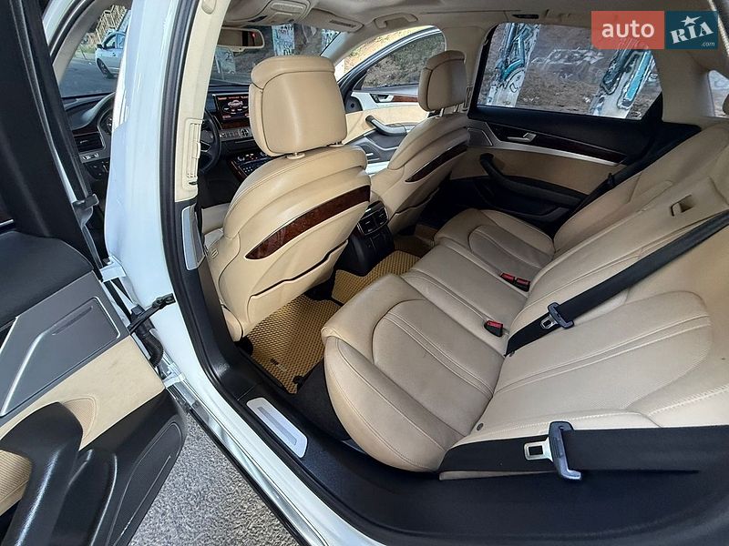 Седан Audi A8 2012 в Одессе