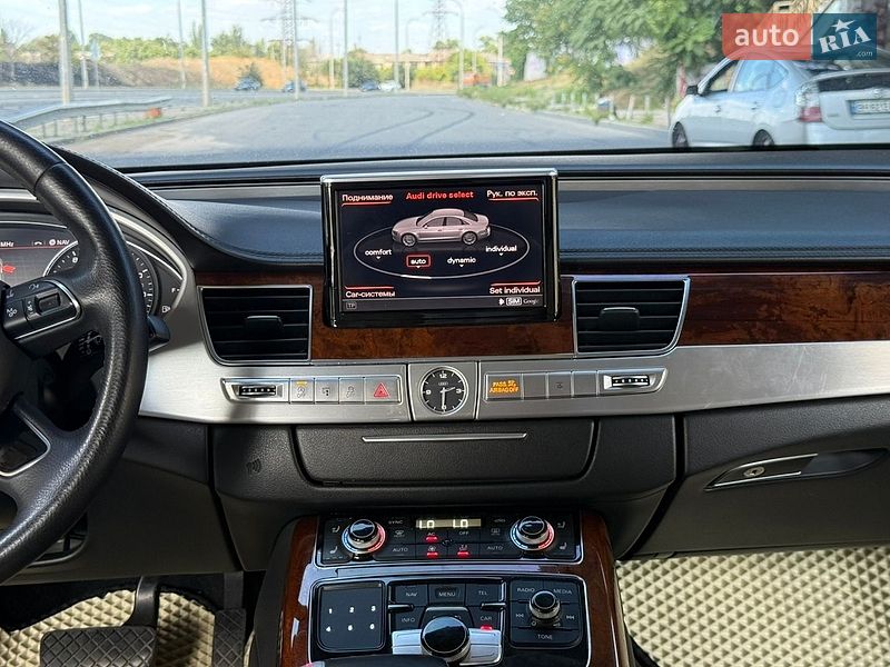 Седан Audi A8 2012 в Одессе