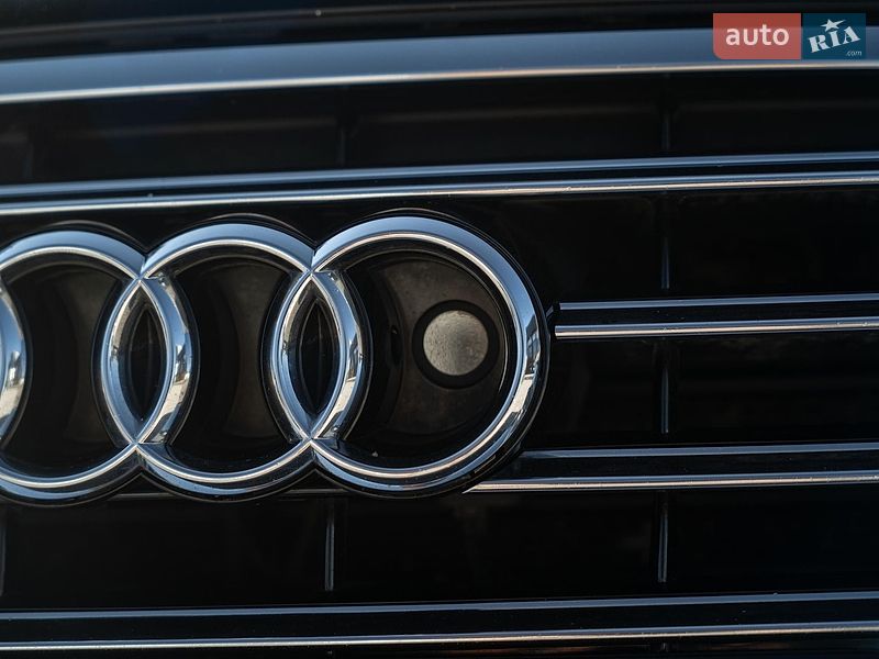 Седан Audi A8 2011 в Чернівцях