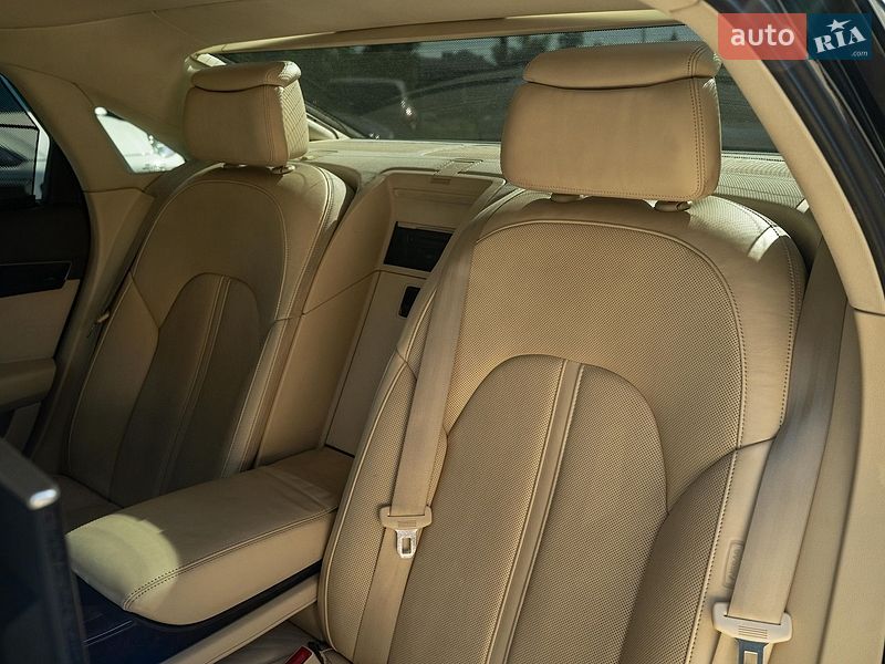 Седан Audi A8 2011 в Чернівцях