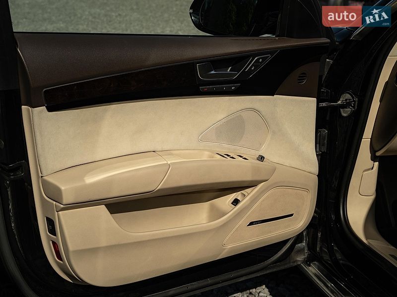 Седан Audi A8 2011 в Чернівцях