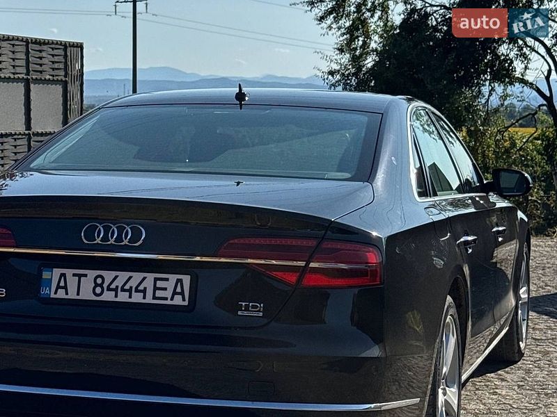 Седан Audi A8 2015 в Коломые