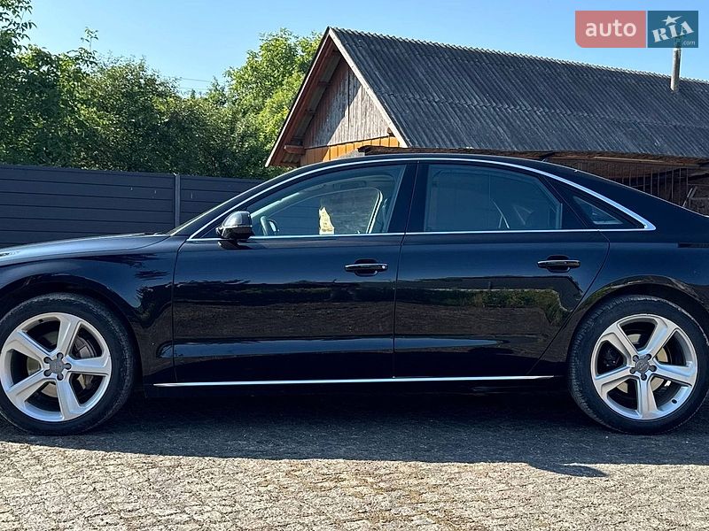 Седан Audi A8 2015 в Коломые
