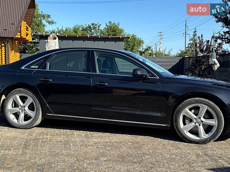 Седан Audi A8 2015 в Коломые
